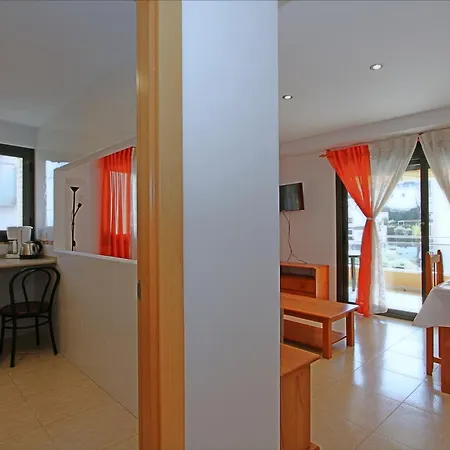 Claret Apartman *